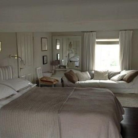 Wisteria House B&B Chippenham  Esterno foto