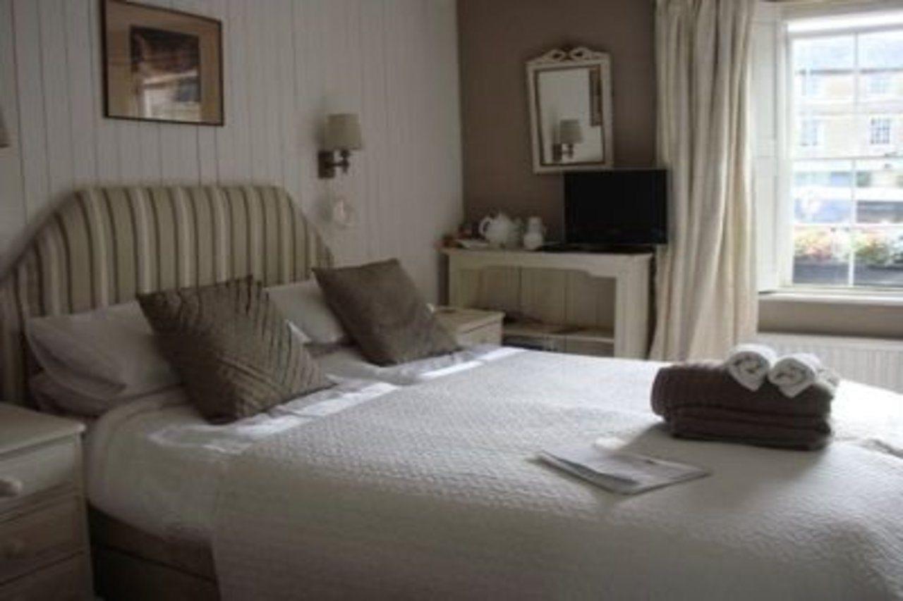 Wisteria House B&B Chippenham  Esterno foto